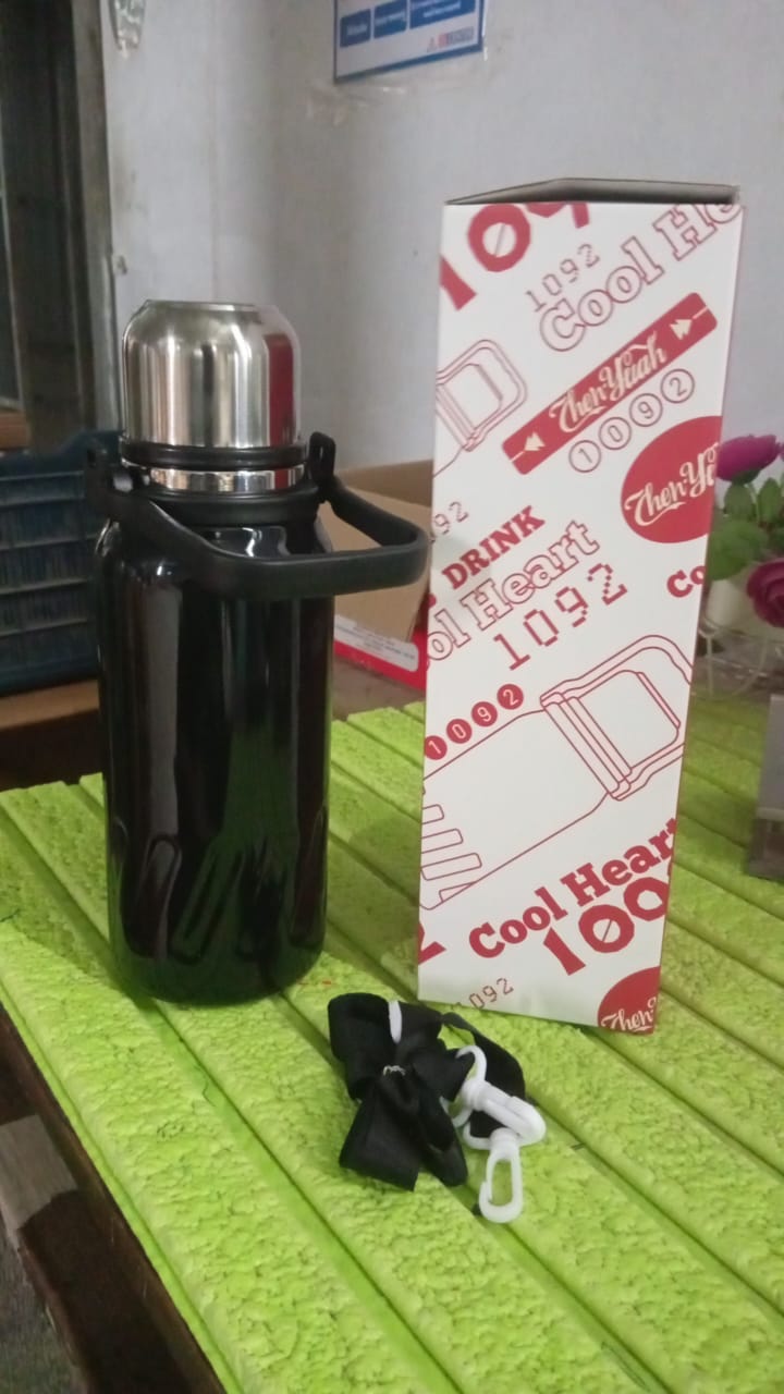 Stainless Steel Water Bottle, Vacuum Insulated Cup / Bottle (1200 ML) Stainless Steel Water Bottle, Vacuum Insulated Cup / Bottle (1200 ML)